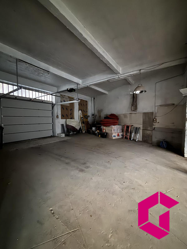 Local d'activités - 100 m²