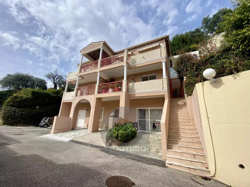 Maison jumelée - 94 m² - 5 pièces