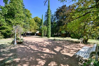 Maison - 200 m² - 8 pièces