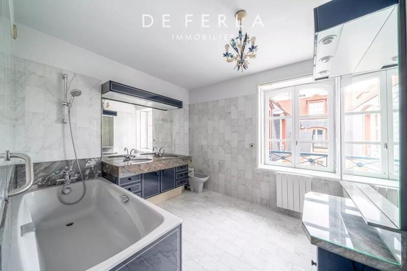 Appartement - 213 m² - 6 pièces