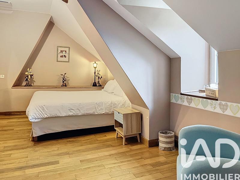 Maison - 257 m² - 8 pièces