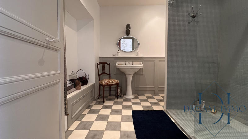 Villa - 374 m² - 8 pièces