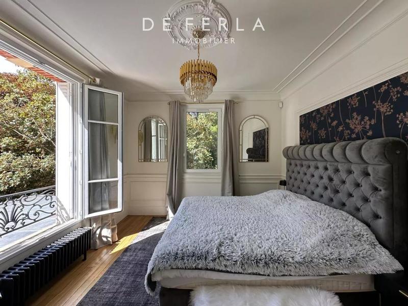 Maison - 276 m² - 8 pièces