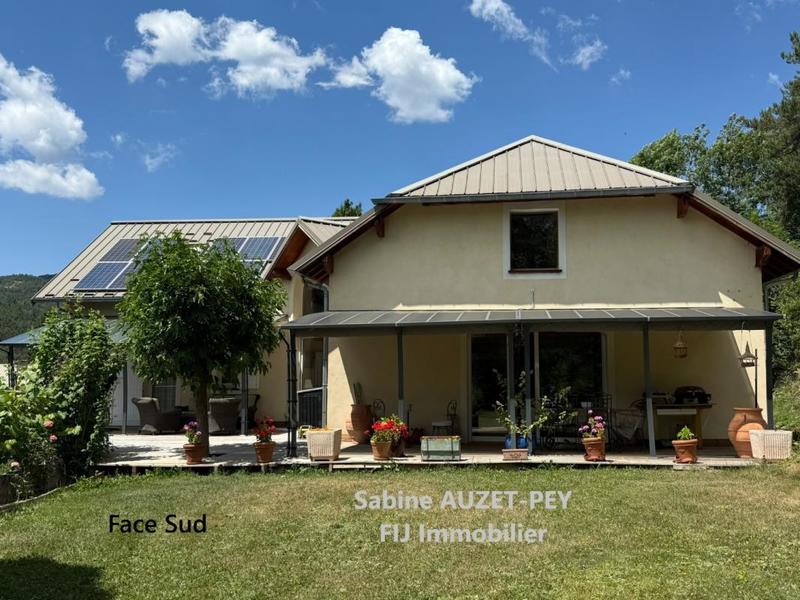 Maison - 300 m² - 15 pièces