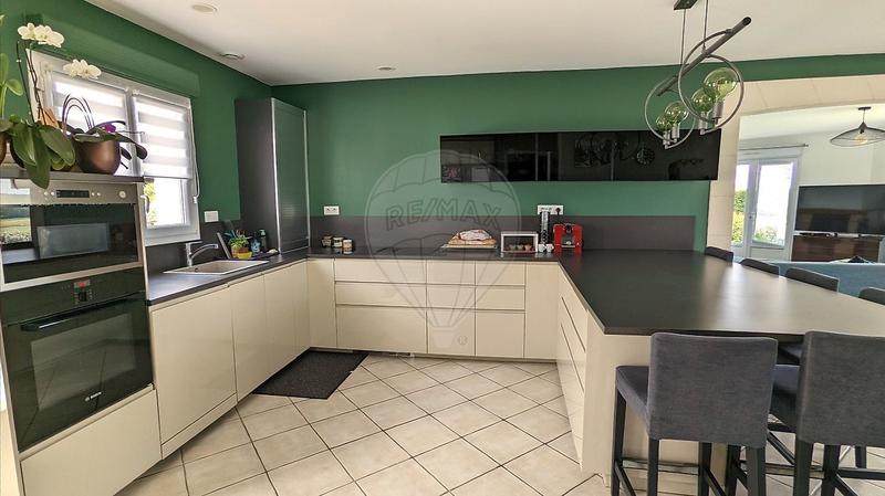 Maison - 145 m² - 6 pièces