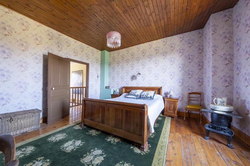 Maison - 232 m² - 7 pièces