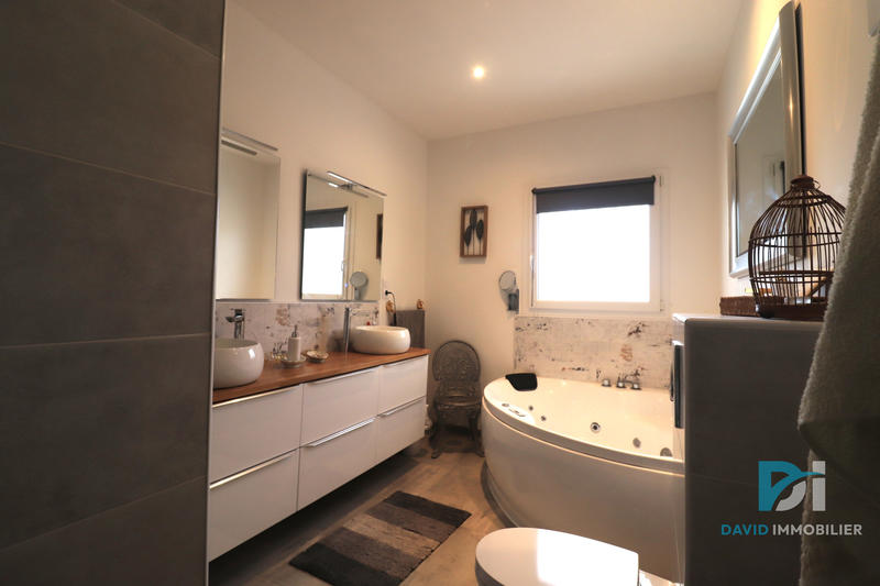 Villa - 297 m² - 8 pièces