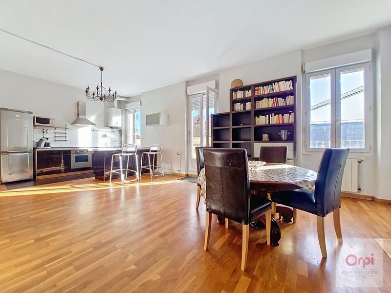 Appartement - 90 m² - 3 pièces