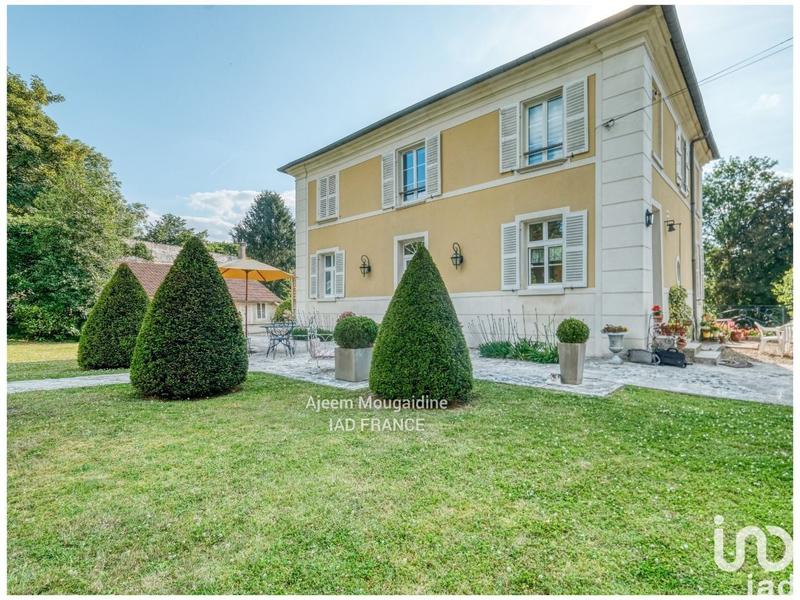 Maison - 226 m² - 9 pièces