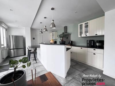 Maison - 195 m² - 9 pièces