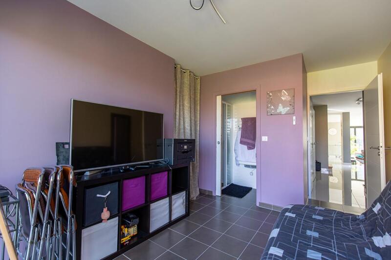 Maison - 240 m² - 8 pièces