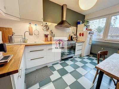 Appartement - 93 m² - 4 pièces