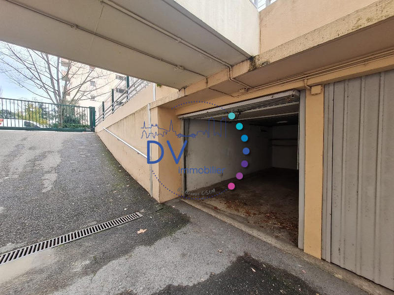 Parking / Garage - 12 m²