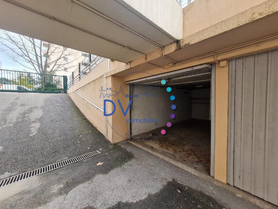 Parking / Garage - 12 m²