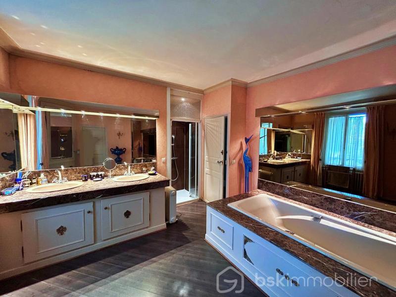 Maison de maîtres - 317 m² - 11 pièces