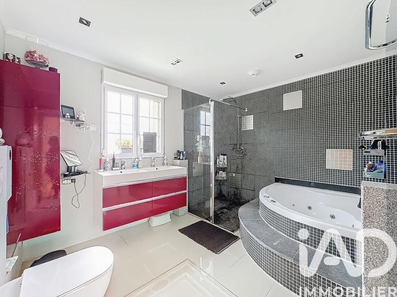 Maison - 205 m² - 6 pièces