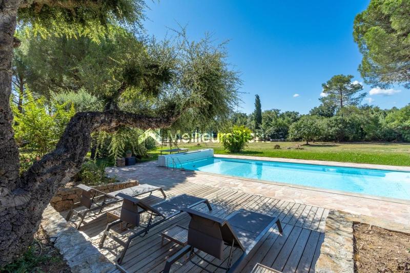 Propriété - 258 m² - 8 pièces