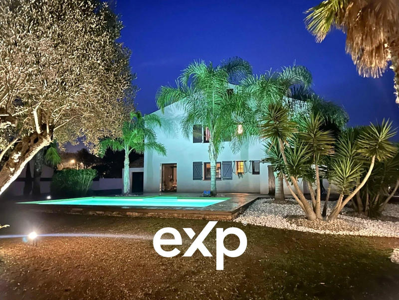 Maison - 235 m² - 9 pièces