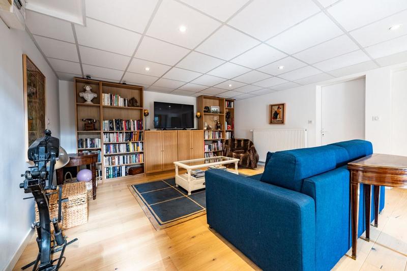 Maison - 195 m² - 9 pièces