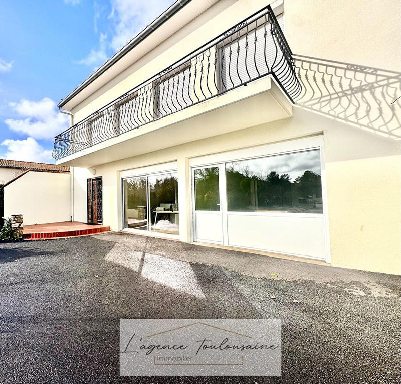 Maison - 250 m² - 10 pièces