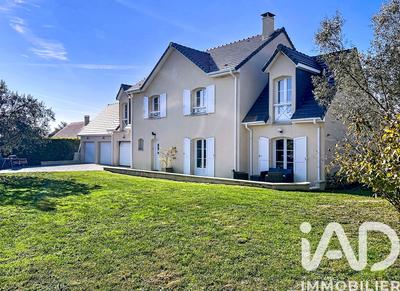 Maison - 202 m² - 8 pièces