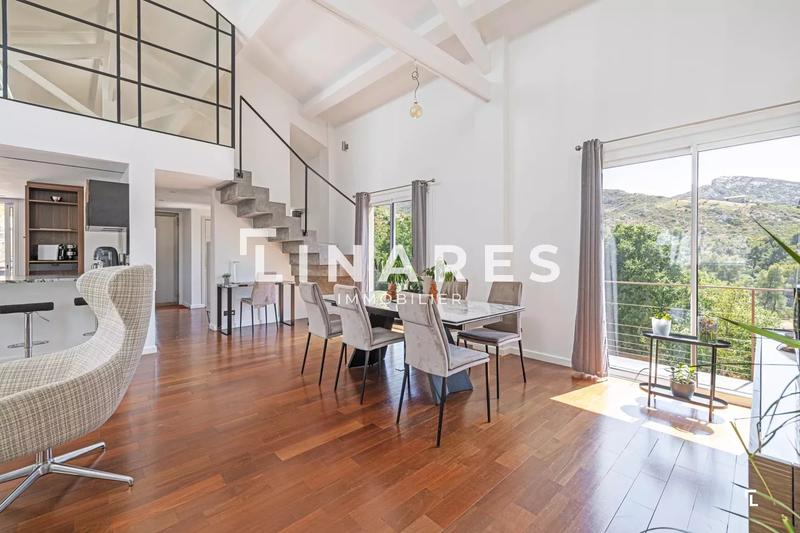 Maison - 239 m² - 6 pièces