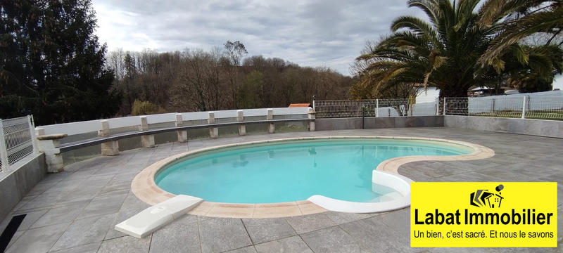 Maison - 194 m² - 9 pièces