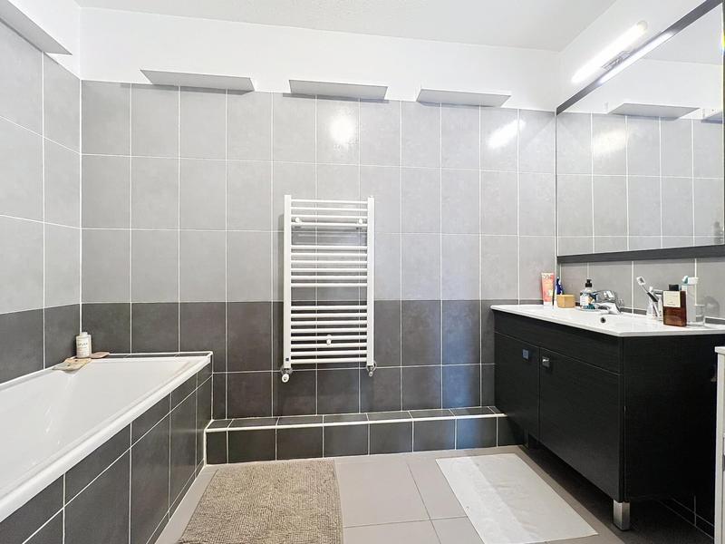 Appartement - 98 m² - 4 pièces