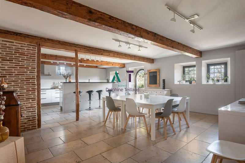 Maison - 465 m² - 9 pièces
