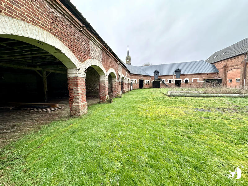 Ferme - 1 280 m² - 5 pièces