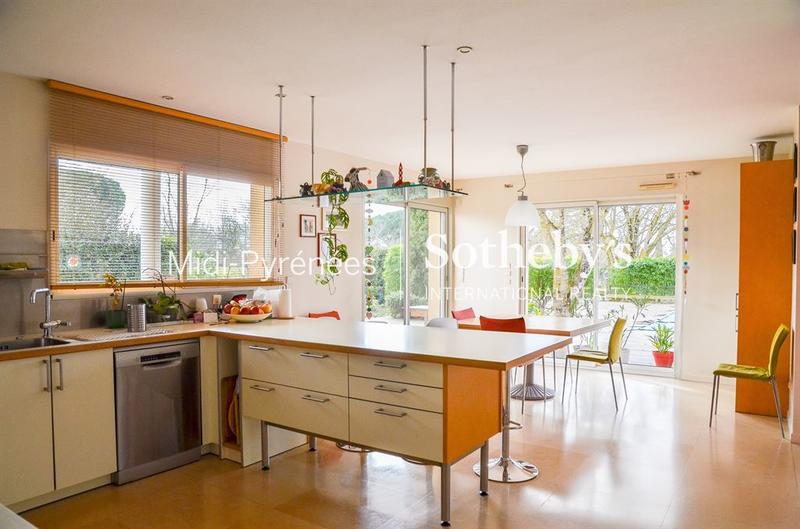 Maison - 230 m² - 6 pièces