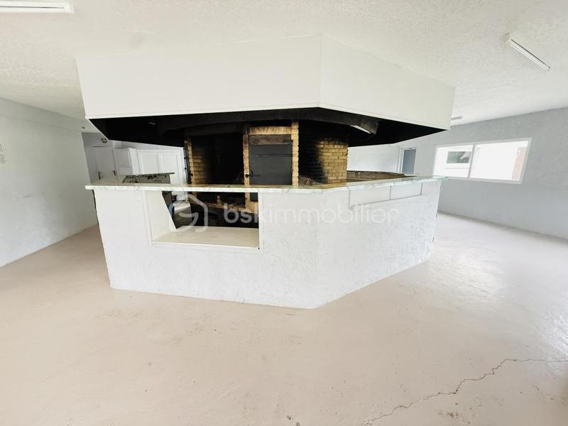 Maison - 380 m² - 4 pièces