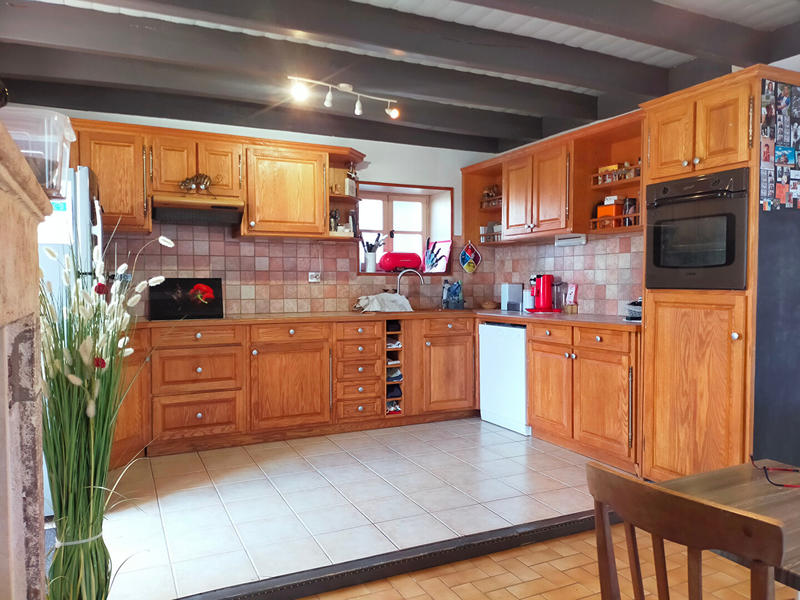 Maison - 239 m² - 8 pièces