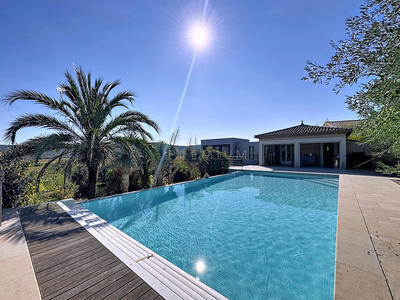 Maison - 242 m² - 7 pièces