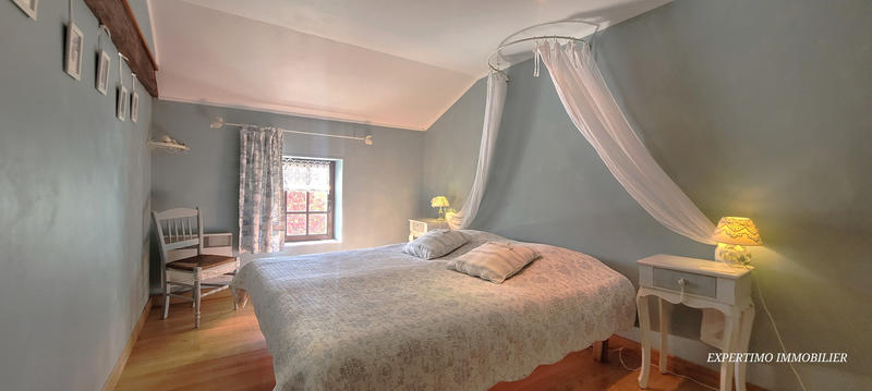 Maison - 220 m² - 9 pièces