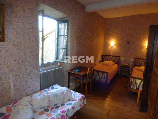 Maison - 330 m² - 12 pièces