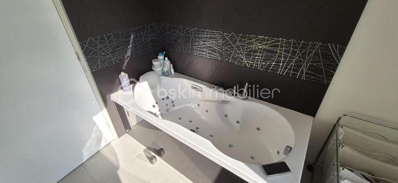 Maison en pierre - 275 m² - 8 pièces