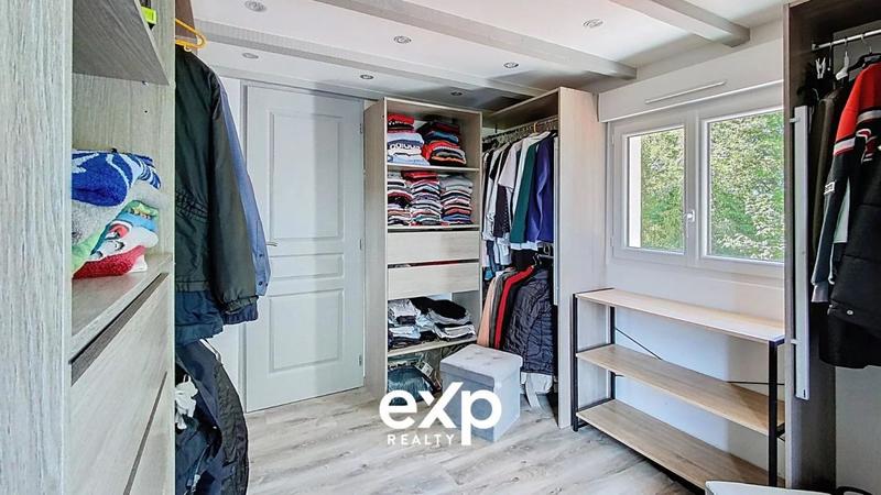 Villa - 219 m² - 9 pièces