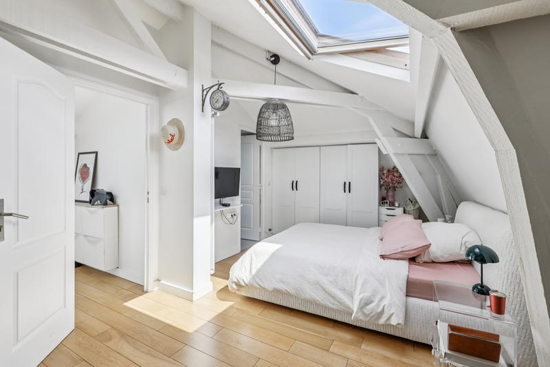 Maison - 300 m² - 9 pièces