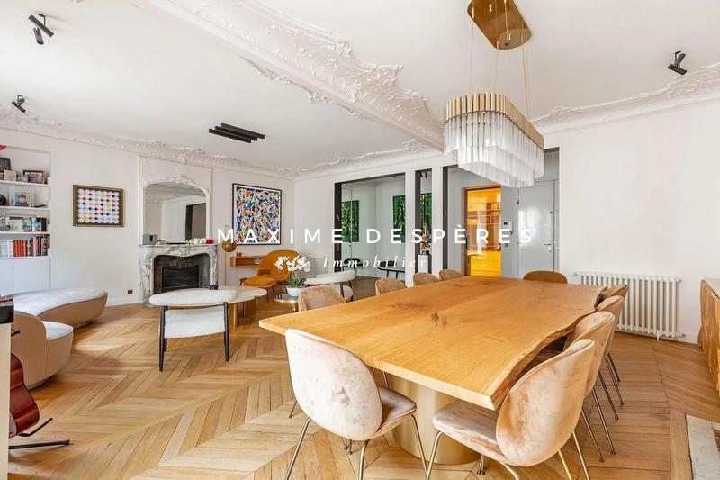 Appartement - 216 m² - 8 pièces