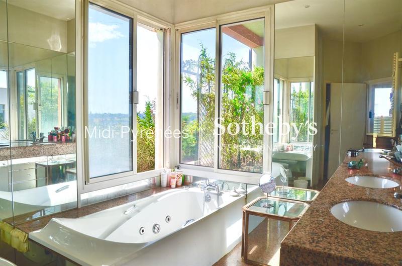 Maison - 215 m² - 7 pièces