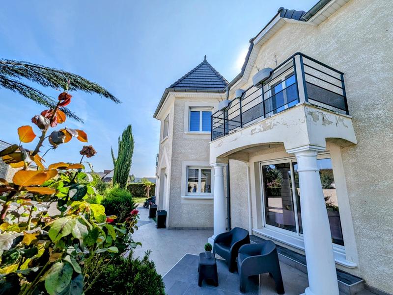 Maison - 355 m² - 8 pièces