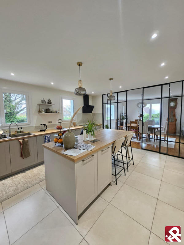 Maison - 320 m² - 7 pièces