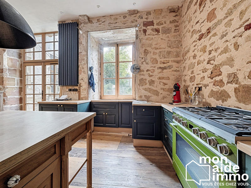 Maison - 300 m² - 12 pièces