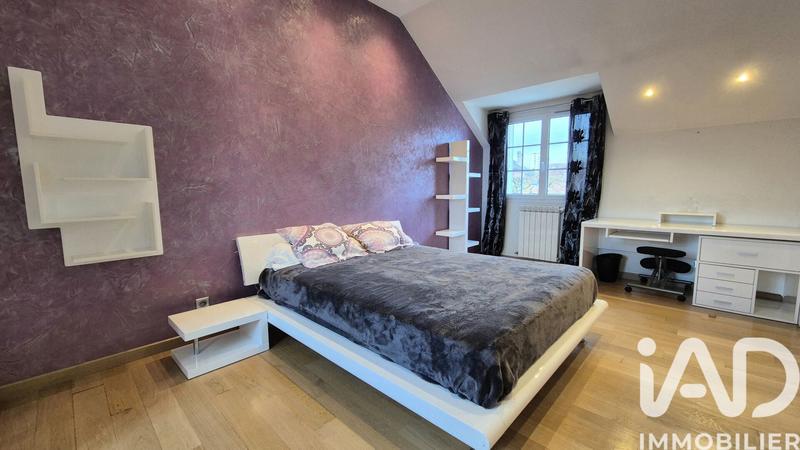 Maison - 230 m² - 7 pièces