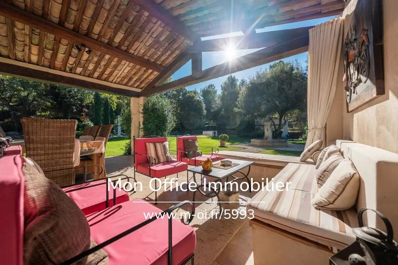 Propriété - 250 m² - 9 pièces