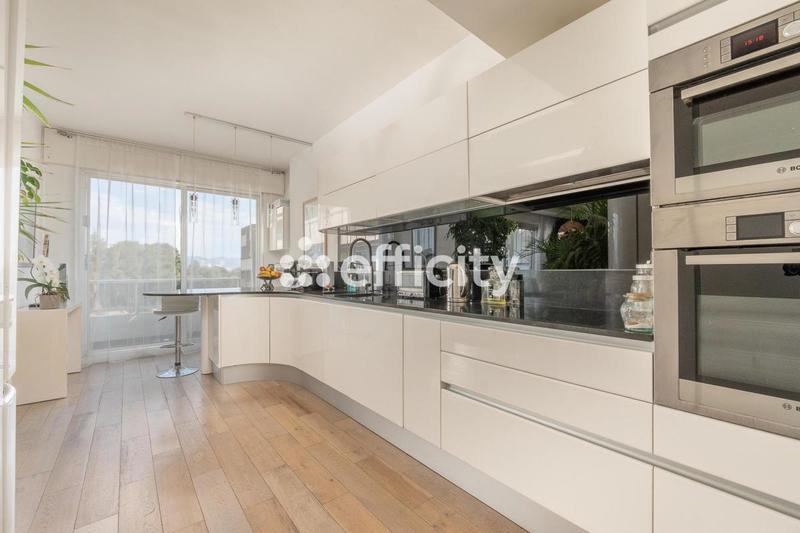 Appartement - 125 m² - 5 pièces