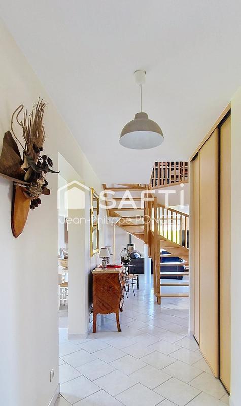 Maison - 270 m² - 7 pièces