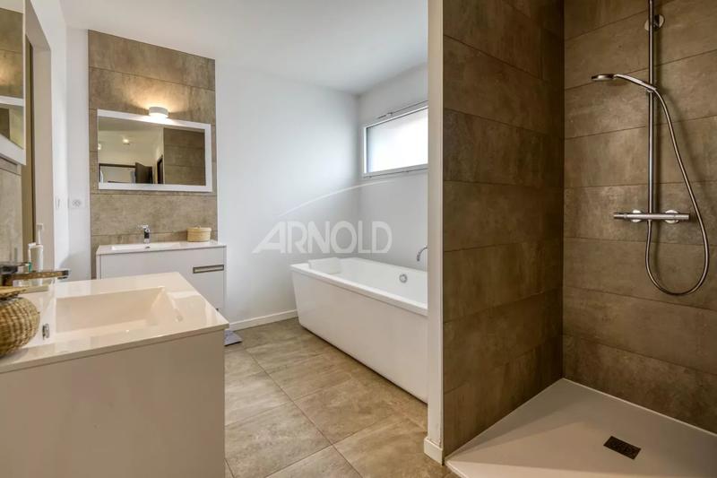 Maison - 191 m² - 8 pièces