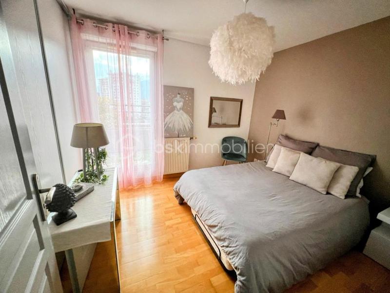 Appartement - 99 m² - 4 pièces